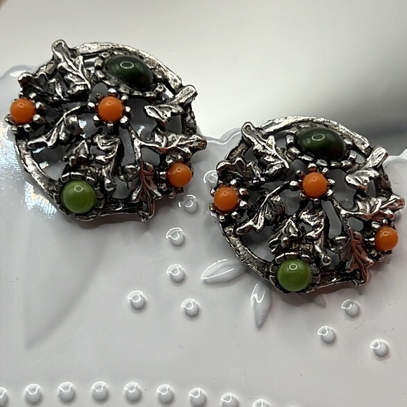 Vintage Floral & Beaded Clip On Earrings. - Picture 3 of 5